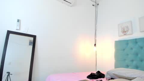 Snapshot of rubiroose chatting on 01-14-25, 02:08 Rubii online show from 01-14-25, 02:08