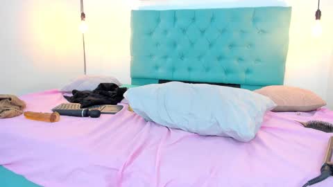 Snapshot of rubiroose chatting on 01-22-25, 11:53 Rubii online show from 01-22-25, 11:53