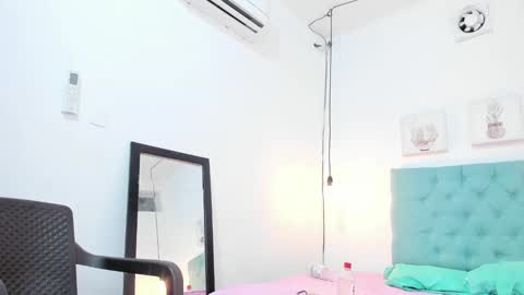 Snapshot of rubiroose chatting on 02-08-25, 11:02 Rubii online show from 02-08-25, 11:02