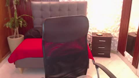 ruby_your_milf online show from 05-28-26, 08:28