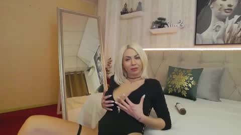 Snapshot of rubydivine_ chatting on 11-22-25, 05:17 Ruby Divine online show from 11-22-25, 05:17