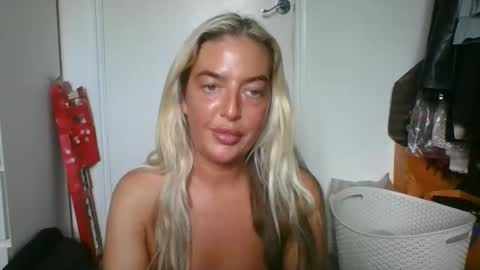 Snapshot of rubyredxxxoxxx chatting on 12-22-24, 12:27 rubyredxxxoxxx online show from 12-22-24, 12:27