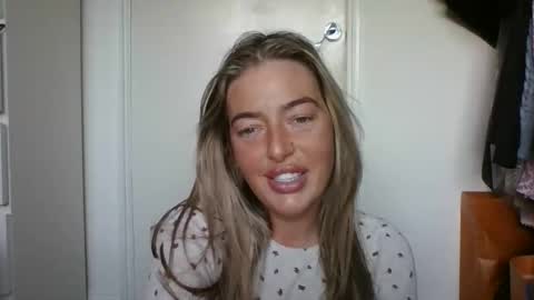 Snapshot of rubyredxxxoxxx chatting on 12-20-25, 08:21 rubyredxxxoxxx online show from 12-20-25, 08:21