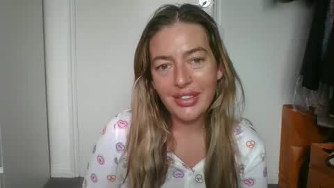 Snapshot of rubyredxxxoxxx chatting on 02-11-26, 08:30 rubyredxxxoxxx online show from 02-11-26, 08:30