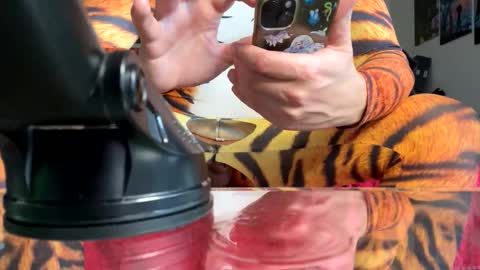 Snapshot of rudolphus_live_2018 chatting on 10-26-25, 01:17 andy leyfield online show from 10-26-25, 01:17