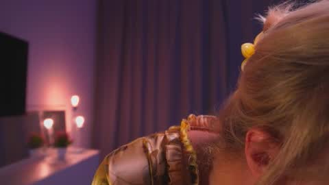 Mila online show from 09-17-25, 03:14