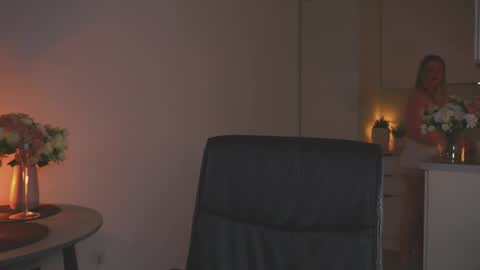 Mila online show from 04-24-26, 05:15