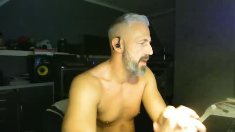 Chico que rico Caliente online show from 02-01-25, 02:05