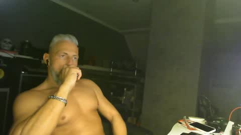 Chico que rico Caliente online show from 02-14-25, 01:56