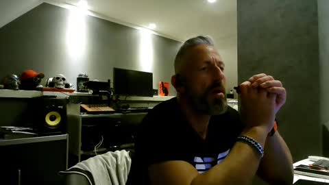 Chico que rico Caliente online show from 02-16-25, 04:10