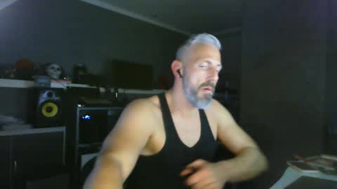 Chico que rico Caliente online show from 03-08-25, 11:37