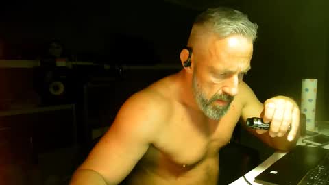 Chico que rico Caliente online show from 12-17-25, 11:05