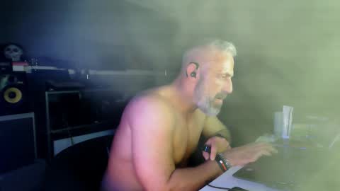 Chico que rico Caliente online show from 03-25-26, 09:26