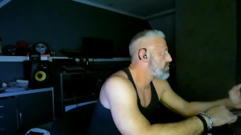 Snapshot of ruffi77 chatting on 04-09-26, 01:27 Chico que rico Caliente online show from 04-09-26, 01:27