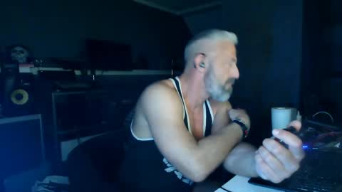 Snapshot of ruffi77 chatting on 04-23-26, 12:56 Chico que rico Caliente online show from 04-23-26, 12:56
