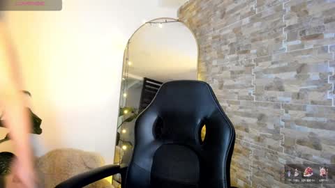 Lorenn online show from 12-24-24, 03:16