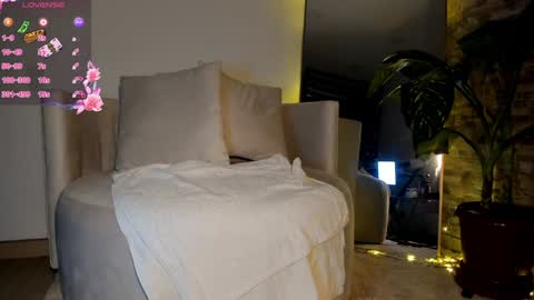 Lorenn online show from 01-11-25, 01:06