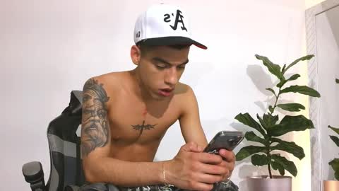 Snapshot of russell_adams_ chatting on 11-10-25, 12:31 R U S S E L L online show from 11-10-25, 12:31