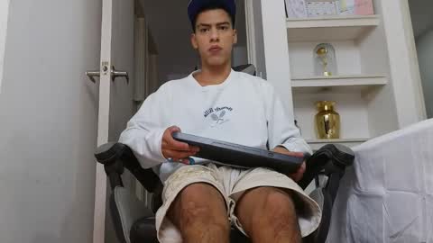  R U S S E L L  online show from 02-02-26, 12:15