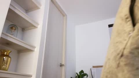  R U S S E L L  online show from 03-17-26, 03:37