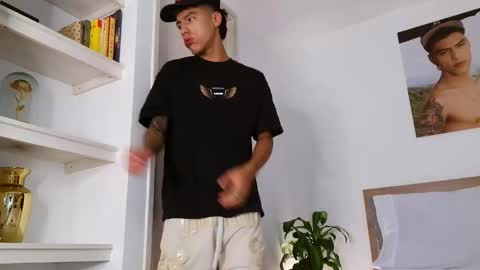  R U S S E L L  online show from 03-22-26, 03:43