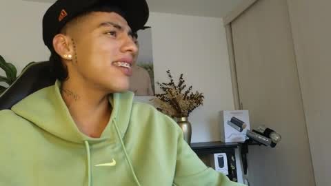  R U S S E L L  online show from 04-12-26, 07:52