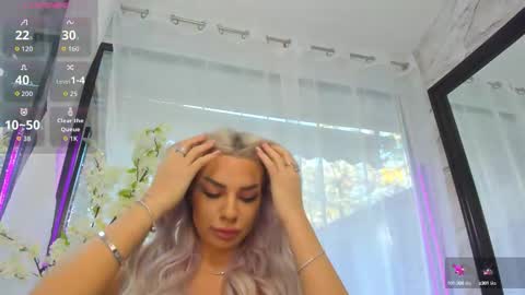 Snapshot of russian_ava chatting on 09-24-25, 06:39 Ava online show from 09-24-25, 06:39