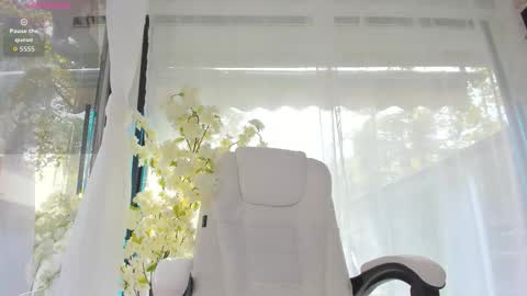 Ava online show from 10-15-25, 08:03