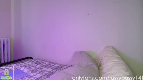 Snapshot of russypussy141 chatting on 01-29-25, 02:42 Alex online show from 01-29-25, 02:42