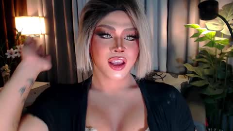 Snapshot of ruthlessmistressx chatting on 02-14-25, 08:15 Samantha online show from 02-14-25, 08:15