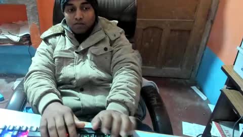 Snapshot of rwb17 chatting on 01-09-25, 04:39 rwb17 online show from 01-09-25, 04:39