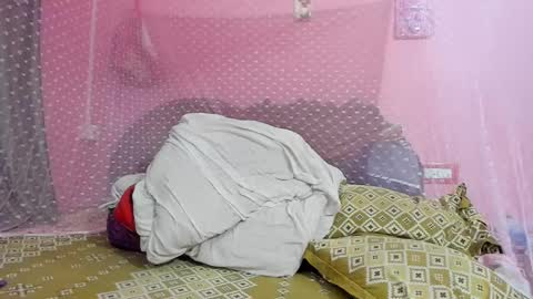 Snapshot of rwb17 chatting on 02-10-25, 05:30 rwb17 online show from 02-10-25, 05:30