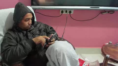 Snapshot of rwb17 chatting on 12-21-25, 05:14 rwb17 online show from 12-21-25, 05:14