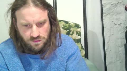 Snapshot of rwb1982 chatting on 12-21-25, 05:42 rwb1982 online show from 12-21-25, 05:42