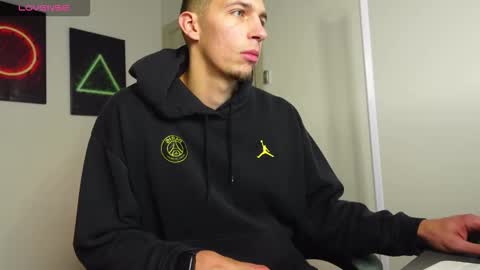 Snapshot of ryan_dozer chatting on 10-09-25, 06:22 RYAN DOZER online show from 10-09-25, 06:22