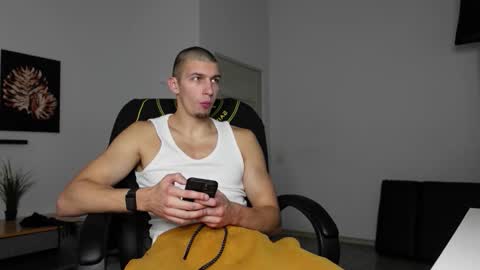 Snapshot of ryan_dozer chatting on 10-25-25, 07:49 RYAN DOZER online show from 10-25-25, 07:49