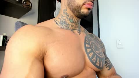 Snapshot of ryanjhonston chatting on 12-05-25, 12:14 Ryan online show from 12-05-25, 12:14