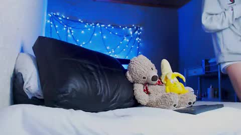 Ryannhill  online show from 11-18-25, 07:24