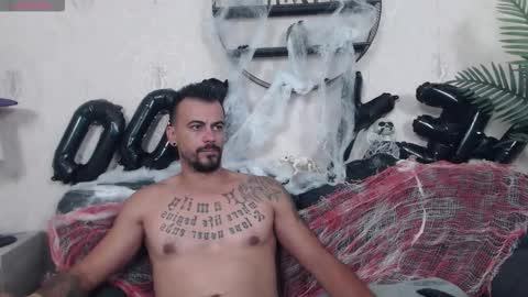 Snapshot of ryanvibe chatting on 10-18-25, 11:33 Ryan online show from 10-18-25, 11:33