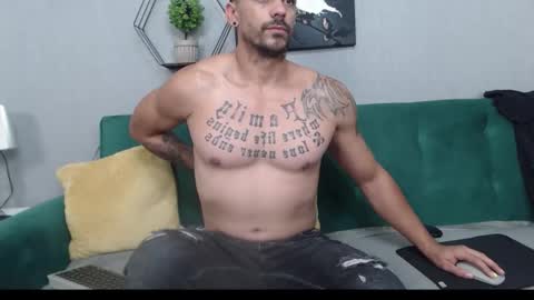 Snapshot of ryanvibe chatting on 11-12-25, 04:07 Ryan online show from 11-12-25, 04:07