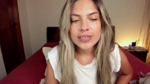 Snapshot of s_u_n_r_i_s_e_e chatting on 01-05-25, 03:11 Leslie Beltrn online show from 01-05-25, 03:11