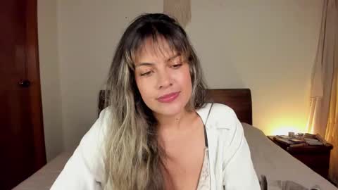 Snapshot of s_u_n_r_i_s_e_e chatting on 02-19-25, 02:33 Leslie Beltrn online show from 02-19-25, 02:33