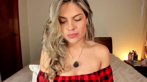 Snapshot of s_u_n_r_i_s_e_e chatting on 11-24-25, 03:06 Leslie Beltrn online show from 11-24-25, 03:06