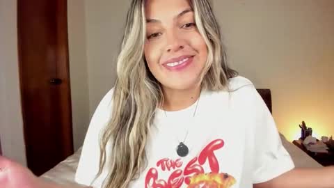 Snapshot of s_u_n_r_i_s_e_e chatting on 02-23-26, 04:10 Leslie Beltrn online show from 02-23-26, 04:10