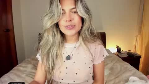 Snapshot of s_u_n_r_i_s_e_e chatting on 02-25-26, 04:55 Leslie Beltrn online show from 02-25-26, 04:55