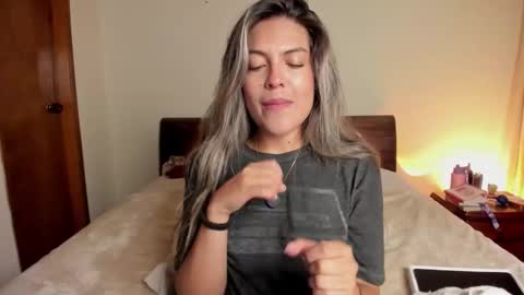 Snapshot of s_u_n_r_i_s_e_e chatting on 03-25-26, 04:29 Leslie Beltrn online show from 03-25-26, 04:29