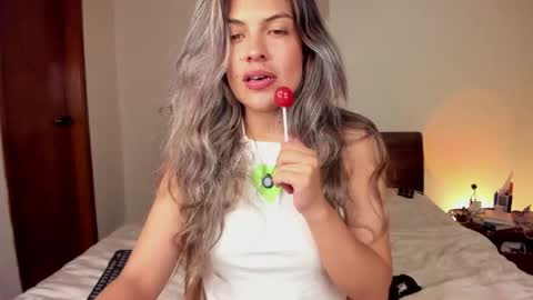 Leslie Beltrn online show from 05-18-26, 04:18