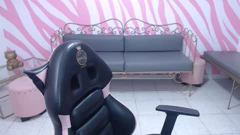 Snapshot of saabrina_ chatting on 11-15-25, 01:07 Sabrina online show from 11-15-25, 01:07