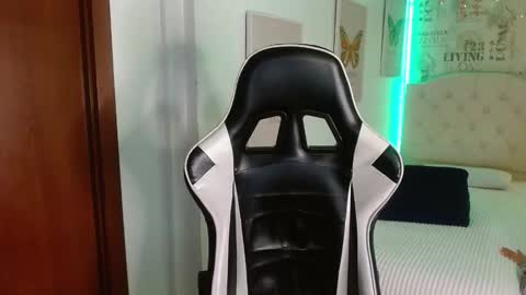 1 online show from 03-12-26, 12:33