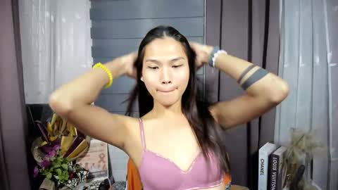 Snapshot of sabrina_maxx chatting on 01-15-26, 04:22 Nadine online show from 01-15-26, 04:22